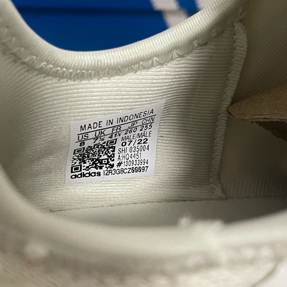 NIB men’s Size 8 (Euro Size 41.5) Adidas NMD R1 Sneakers In White/Tint/Red/Blue - Picture 11 of 16